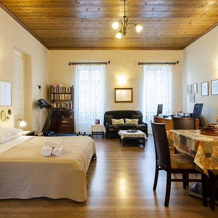 Psyri Neoclassical House Yard Free Parking Atenas Exterior foto