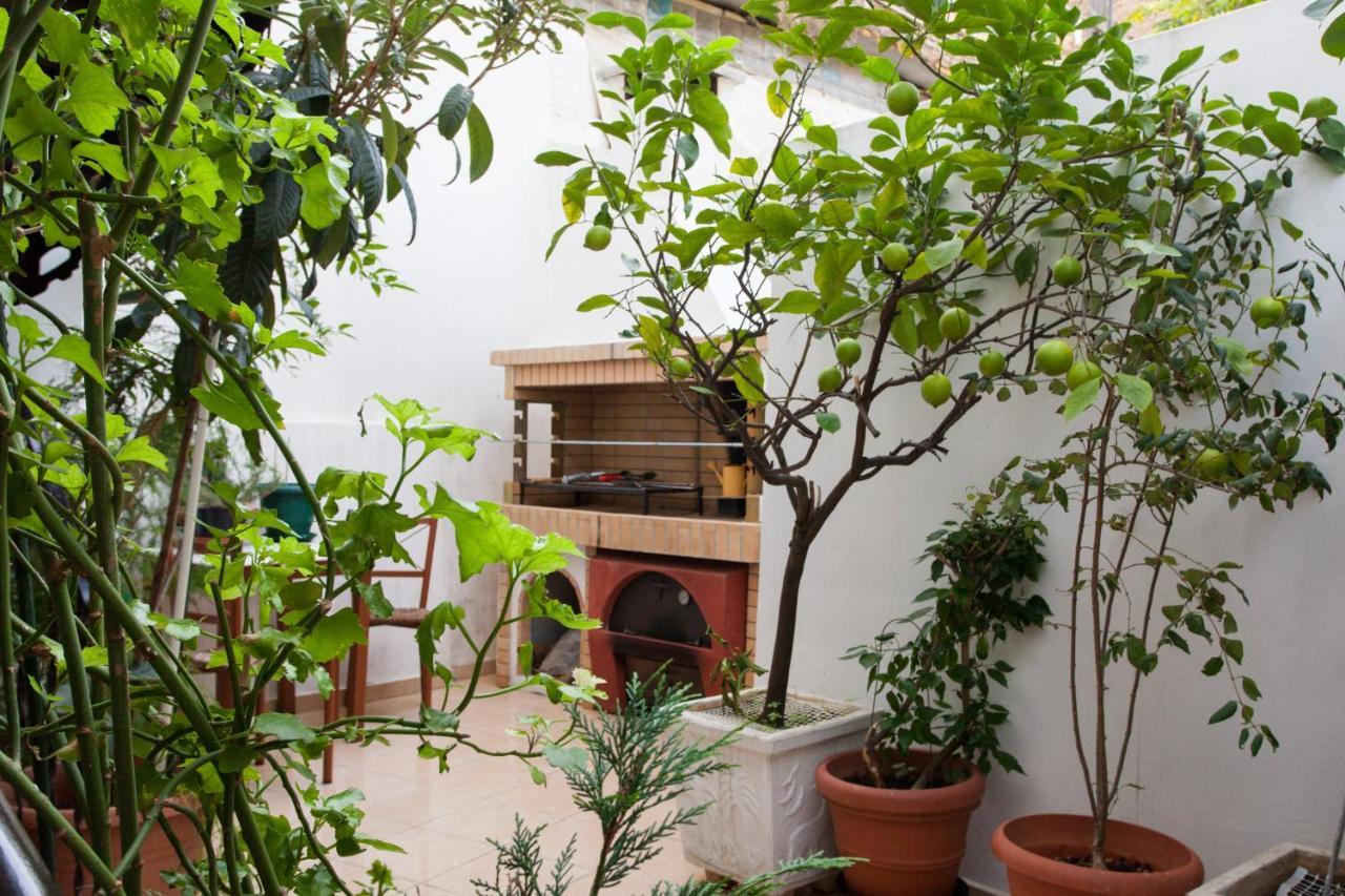 Psyri Neoclassical House Yard Free Parking Atenas Exterior foto