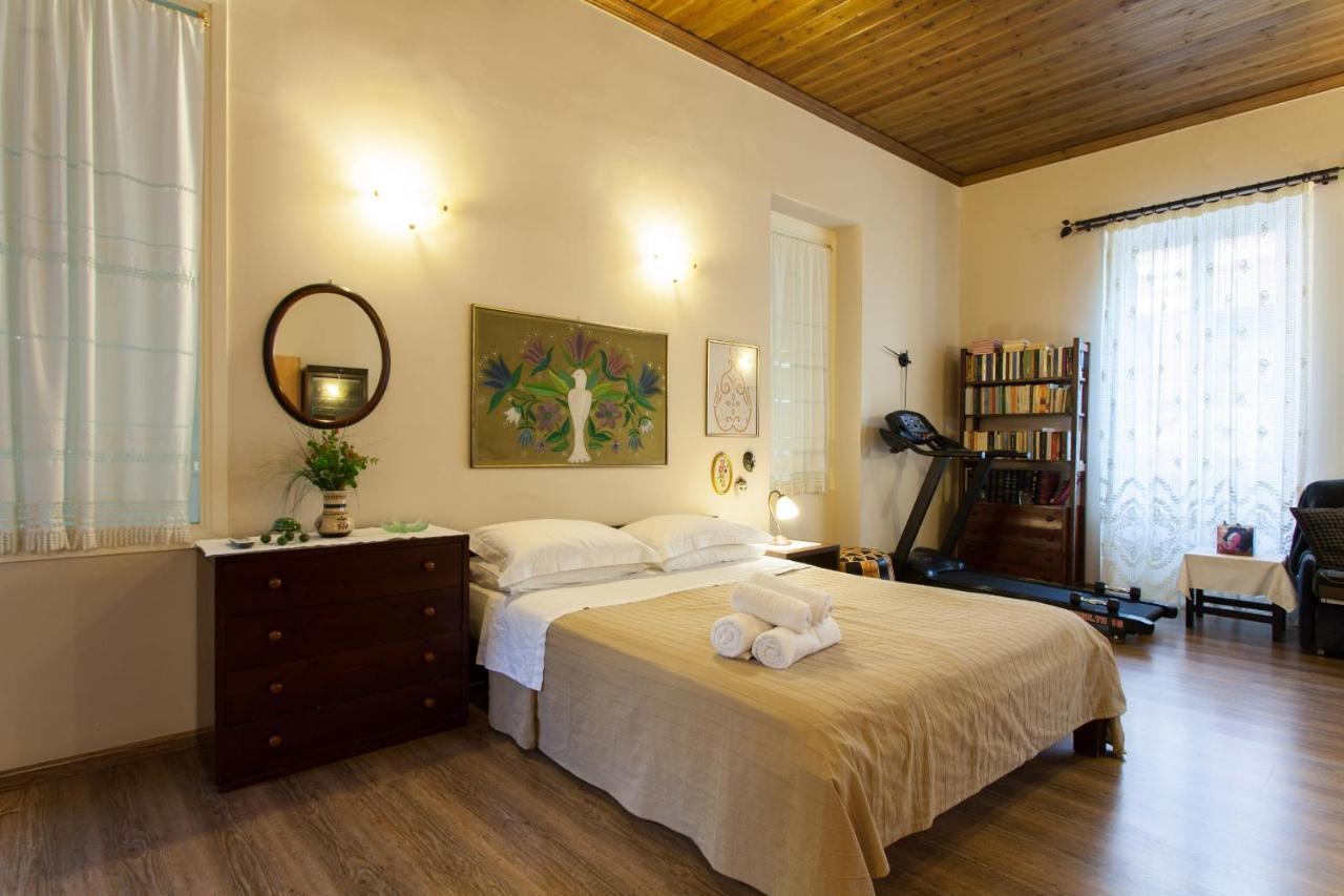 Psyri Neoclassical House Yard Free Parking Atenas Exterior foto
