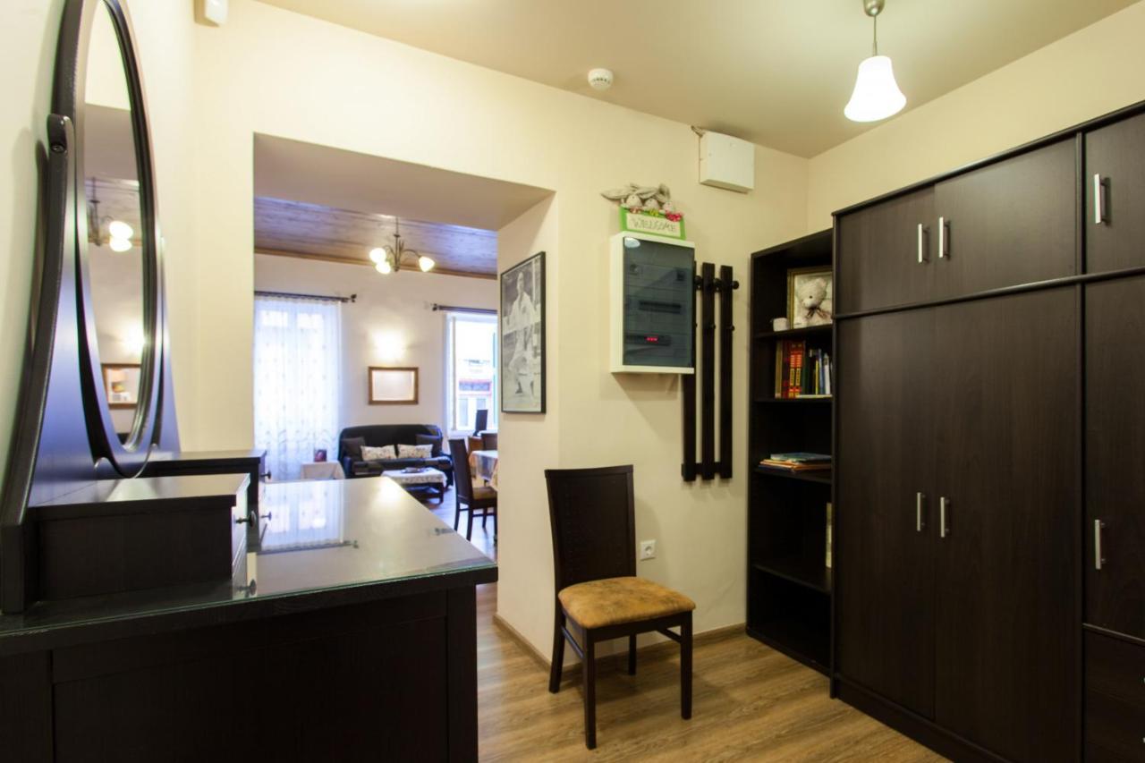 Psyri Neoclassical House Yard Free Parking Atenas Exterior foto