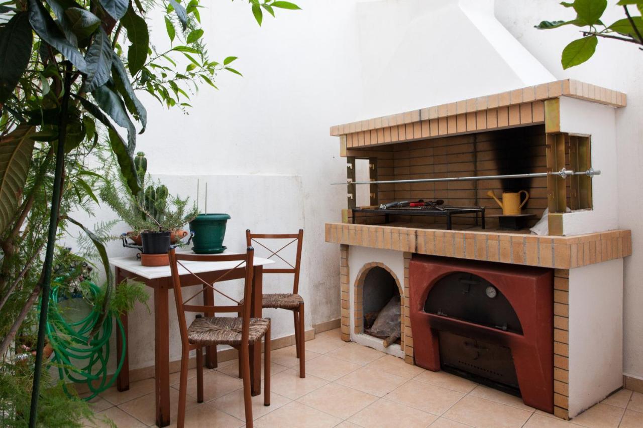 Psyri Neoclassical House Yard Free Parking Atenas Exterior foto