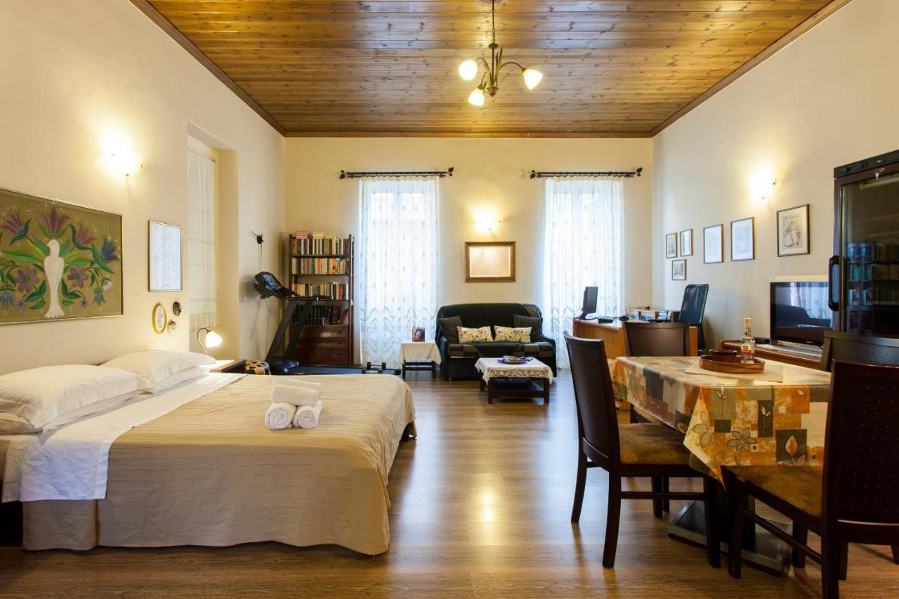 Psyri Neoclassical House Yard Free Parking Atenas Exterior foto